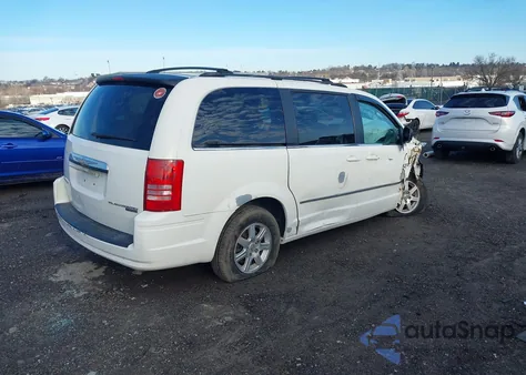 2010 Chrysler Town & Country Touring from USA, damaged, VIN 2A4RR5D15AR305587